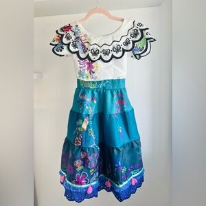 Disney Parks Girls Encanto Mirabel
Costume for kids Size 5/6